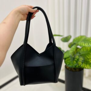 کیف سیاه چرمی